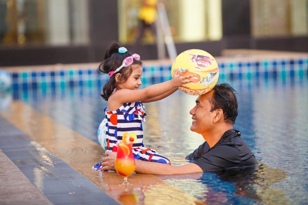 Holiday Inn Dhaka City Centre By Ihg Exterior foto